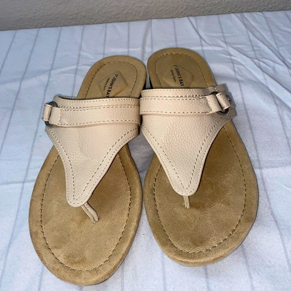 St John’s Bay, Zina Sandals, 8.5 M Tan, Women Memory Foam Sandals, New